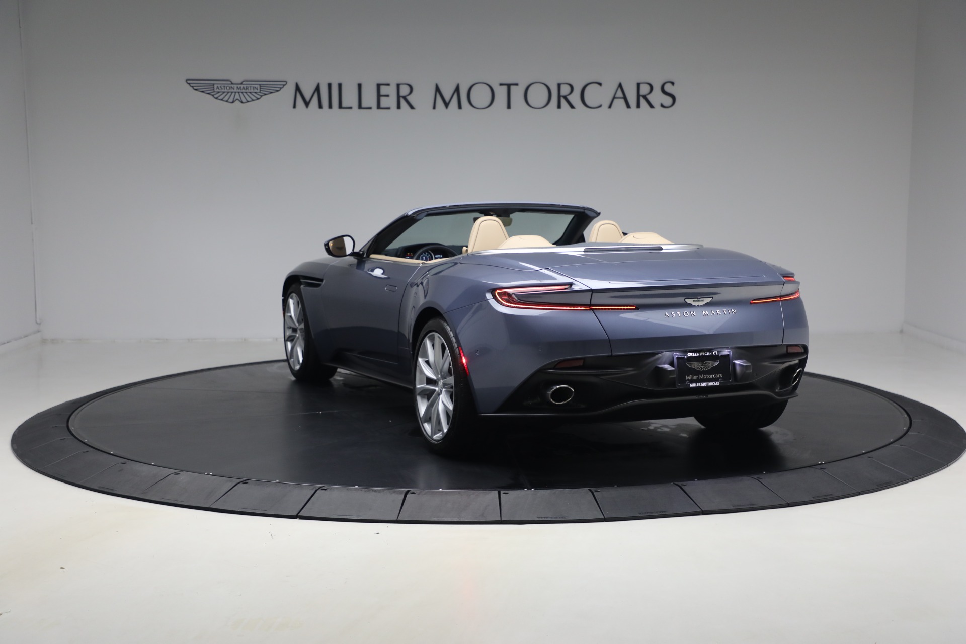 2022 Aston Martin DB11 Base - Photo 5