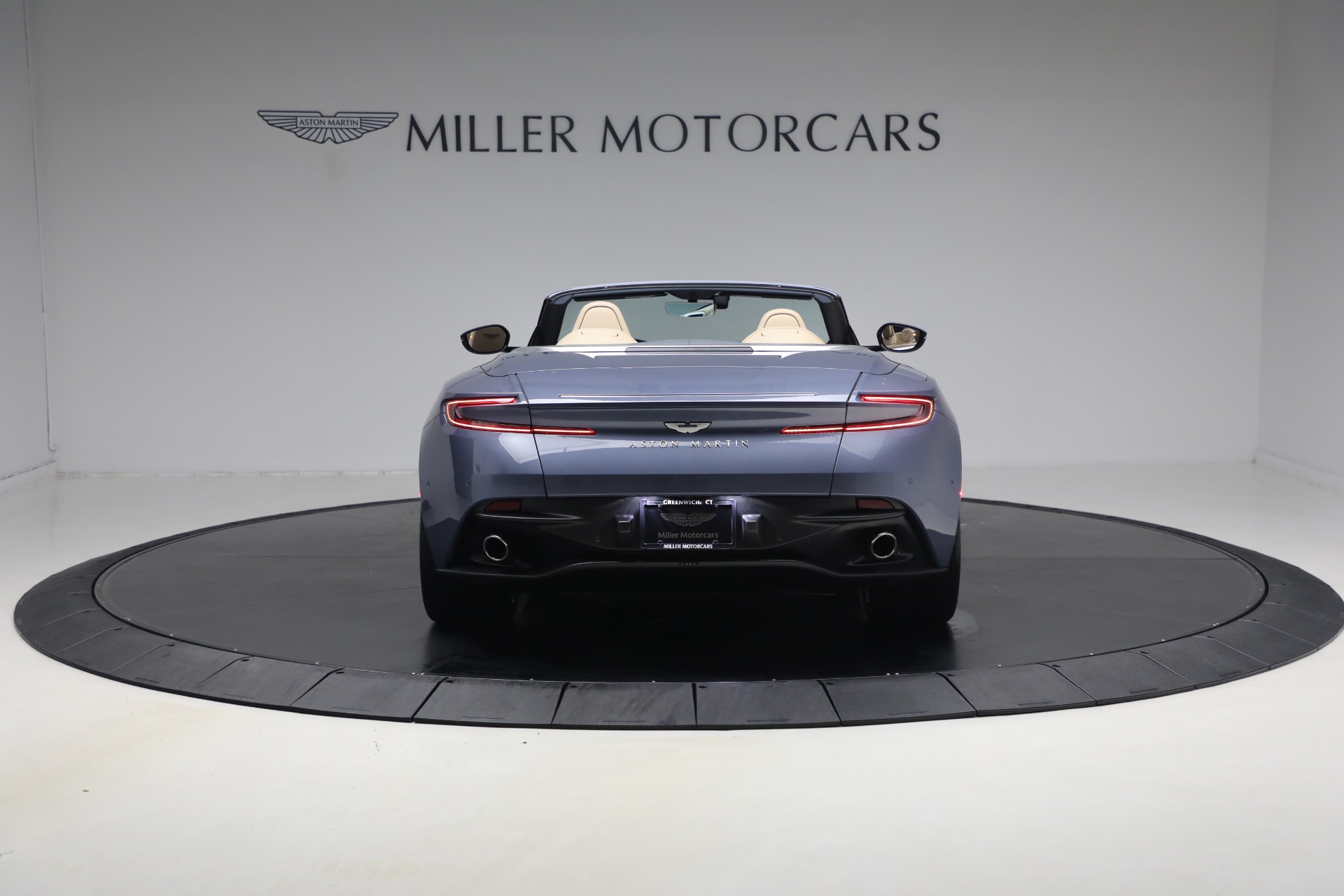 2022 Aston Martin DB11 Base - Photo 6