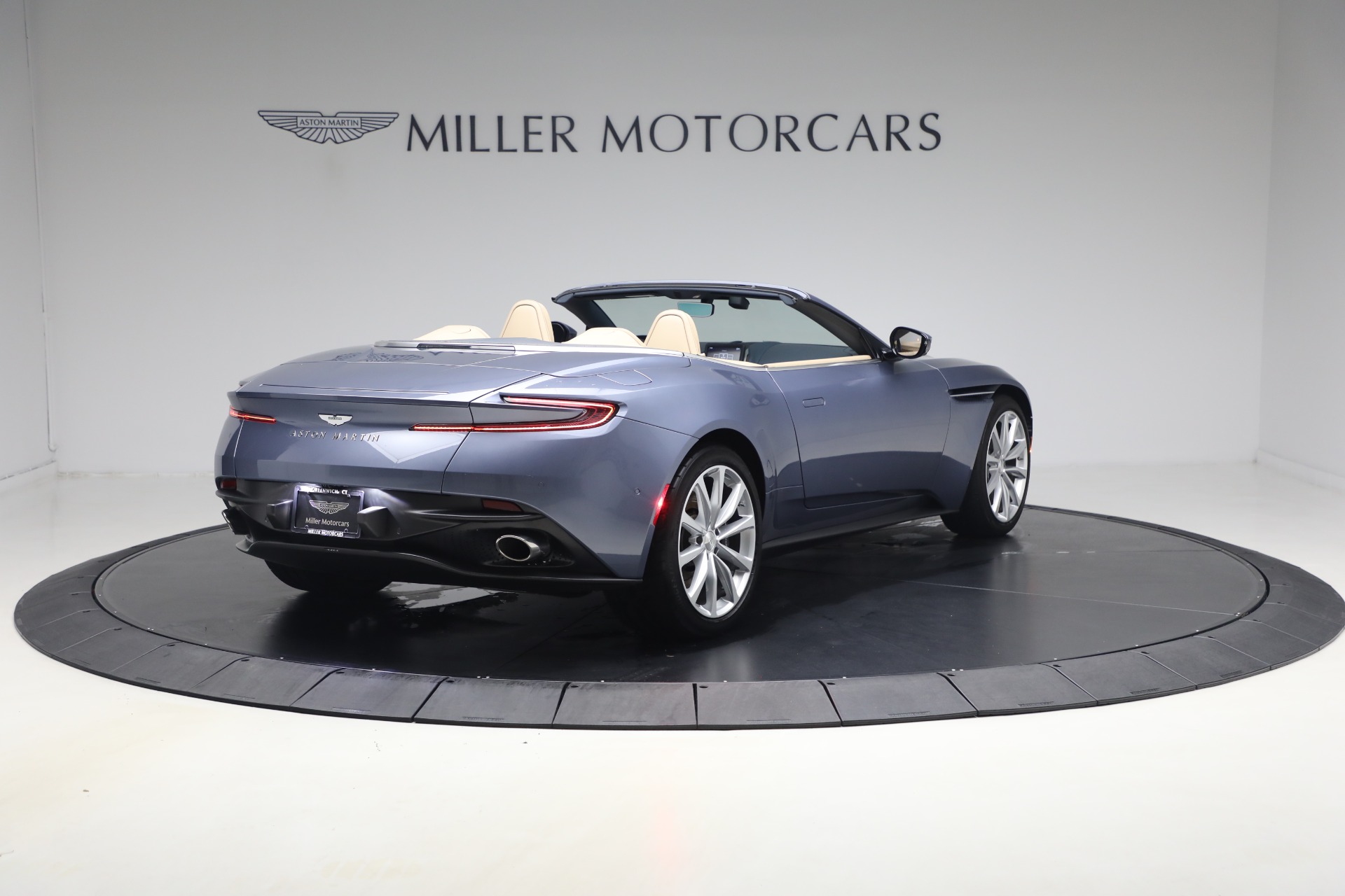 2022 Aston Martin DB11 Base - Photo 7