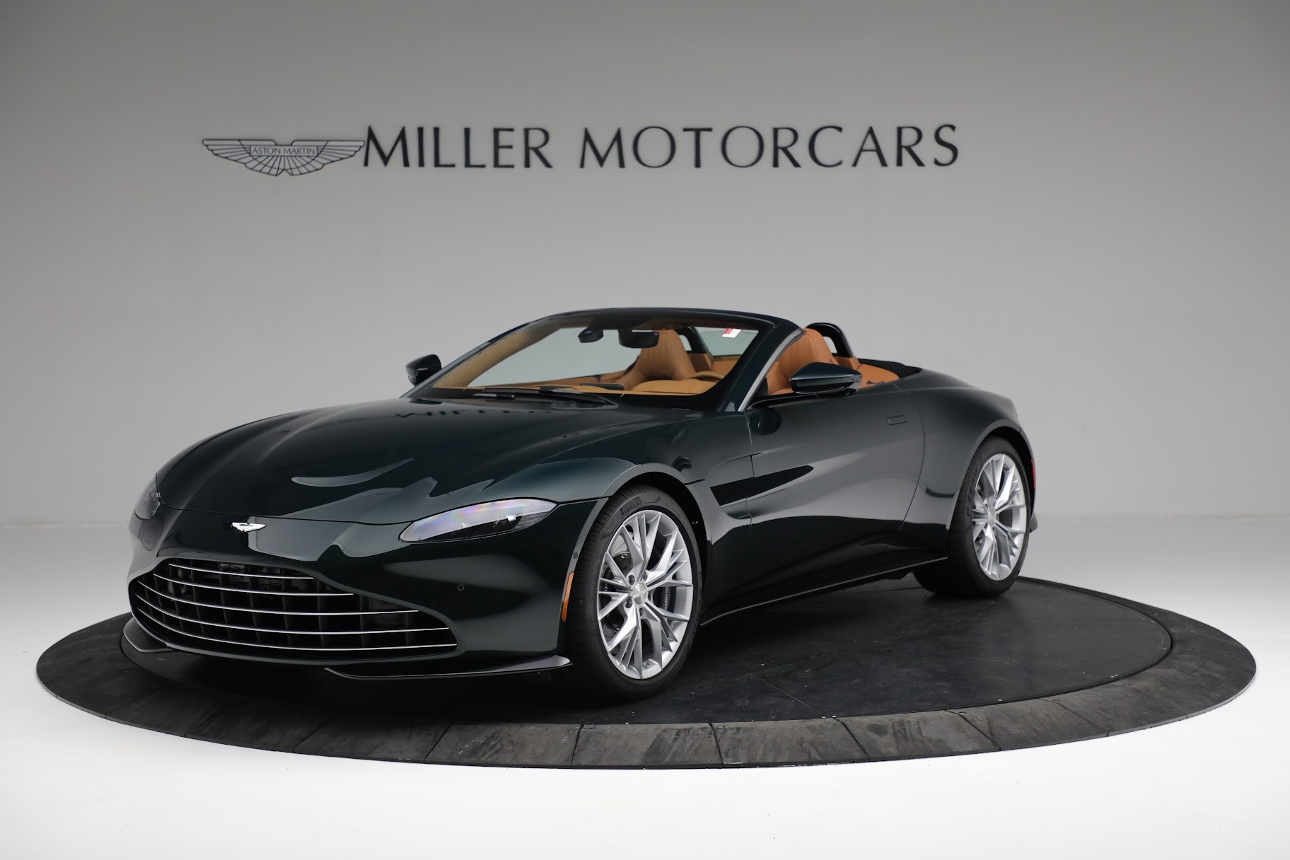 New 2022 Aston Martin Vantage Roadster for sale $192,716 at Aston Martin of Greenwich in Greenwich CT 06830 1
