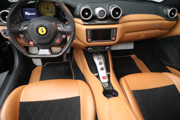 Used 2017 Ferrari California T for sale $178,900 at Aston Martin of Greenwich in Greenwich CT 06830 21
