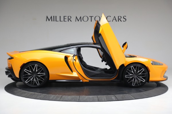 New 2022 McLaren GT for sale $220,800 at Aston Martin of Greenwich in Greenwich CT 06830 17