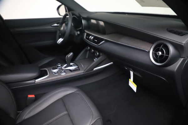 New 2022 Alfa Romeo Stelvio Ti for sale $54,730 at Aston Martin of Greenwich in Greenwich CT 06830 21