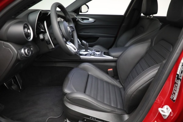 Used 2022 Alfa Romeo Giulia Veloce for sale $29,900 at Miller Motorcars Aston Martin in Greenwich CT 06830 14