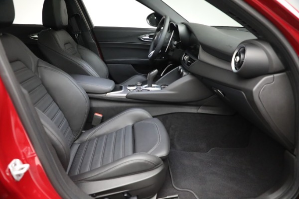 Used 2022 Alfa Romeo Giulia Veloce for sale $29,900 at Miller Motorcars Aston Martin in Greenwich CT 06830 17