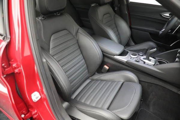 Used 2022 Alfa Romeo Giulia Veloce for sale $29,900 at Miller Motorcars Aston Martin in Greenwich CT 06830 18