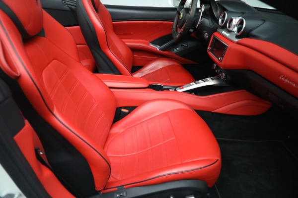 Used 2015 Ferrari California T for sale Sold at Aston Martin of Greenwich in Greenwich CT 06830 24