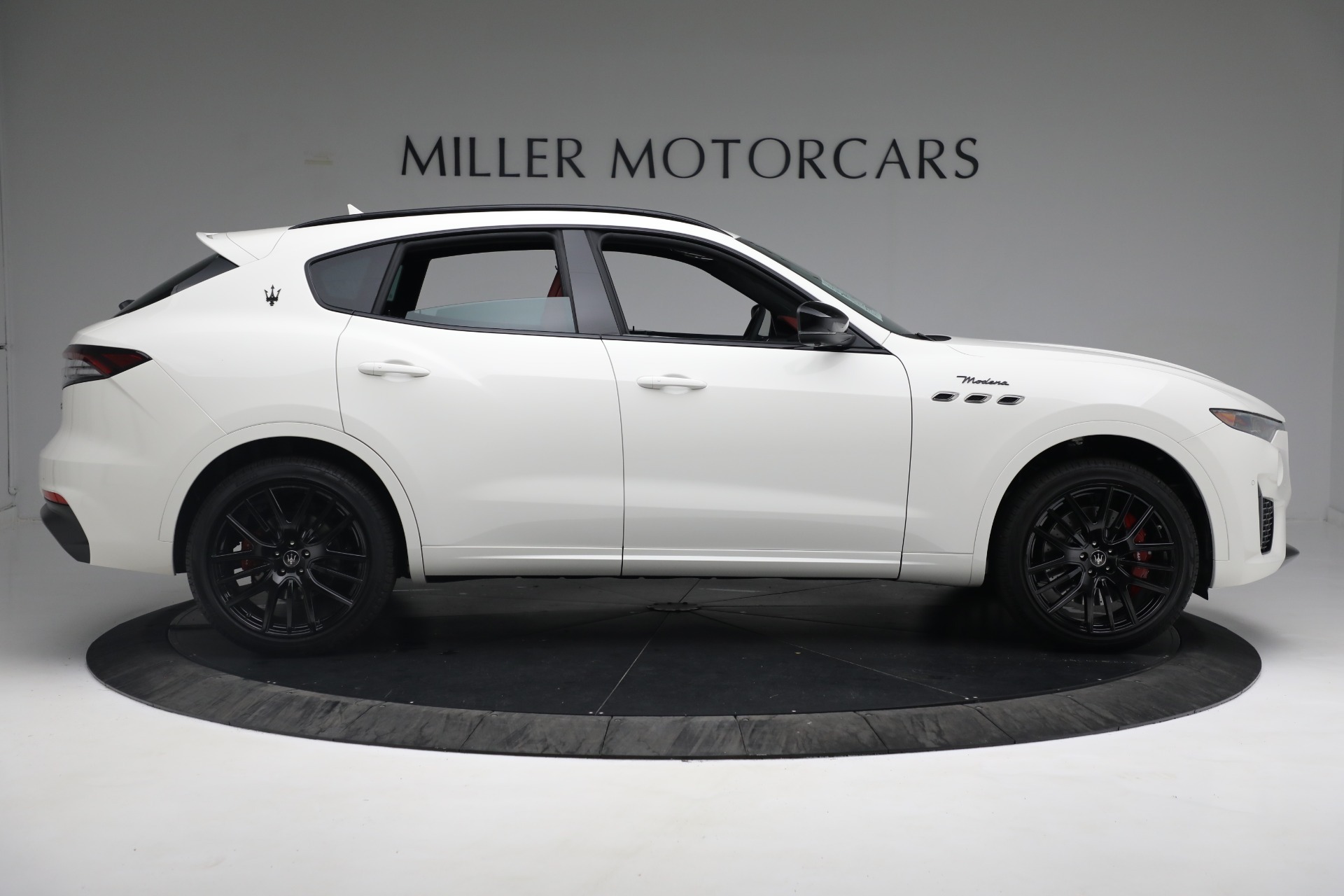 Maserati Levante 1:18ホワイトモデル Maserati Levante Trofeo Voiture 1:18 TopSpeed TS0242 - Modelkars