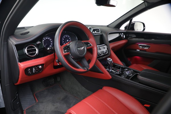 Used 2022 Bentley Bentayga V8 for sale $137,900 at Miller Motorcars Aston Martin in Greenwich CT 06830 19