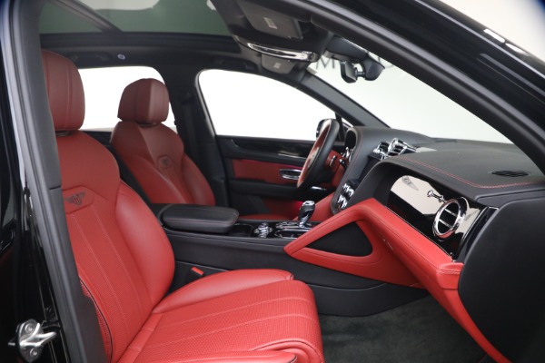 Used 2022 Bentley Bentayga V8 for sale $137,900 at Miller Motorcars Aston Martin in Greenwich CT 06830 27