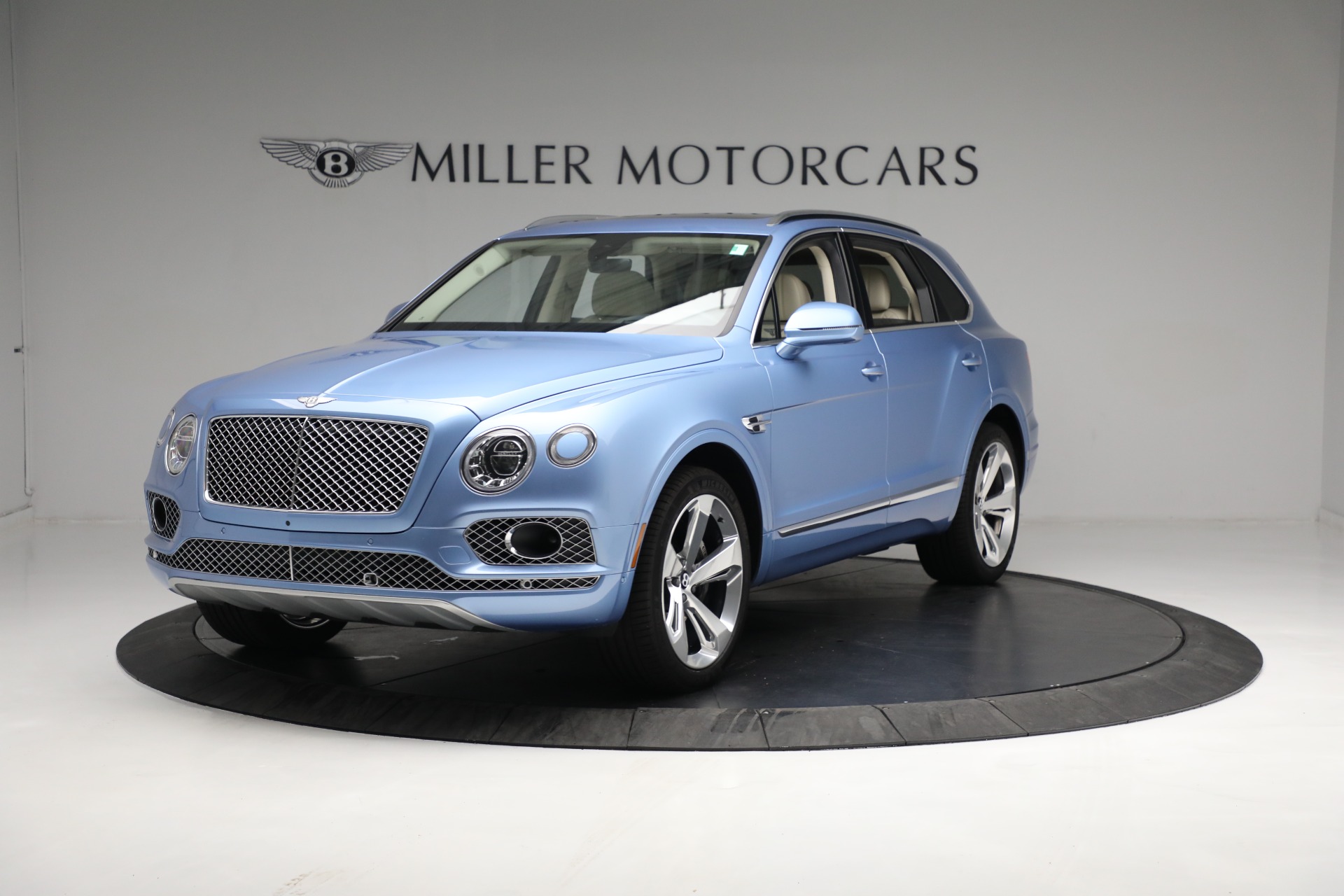 Used 2018 Bentley Bentayga W12 Signature for sale Sold at Aston Martin of Greenwich in Greenwich CT 06830 1