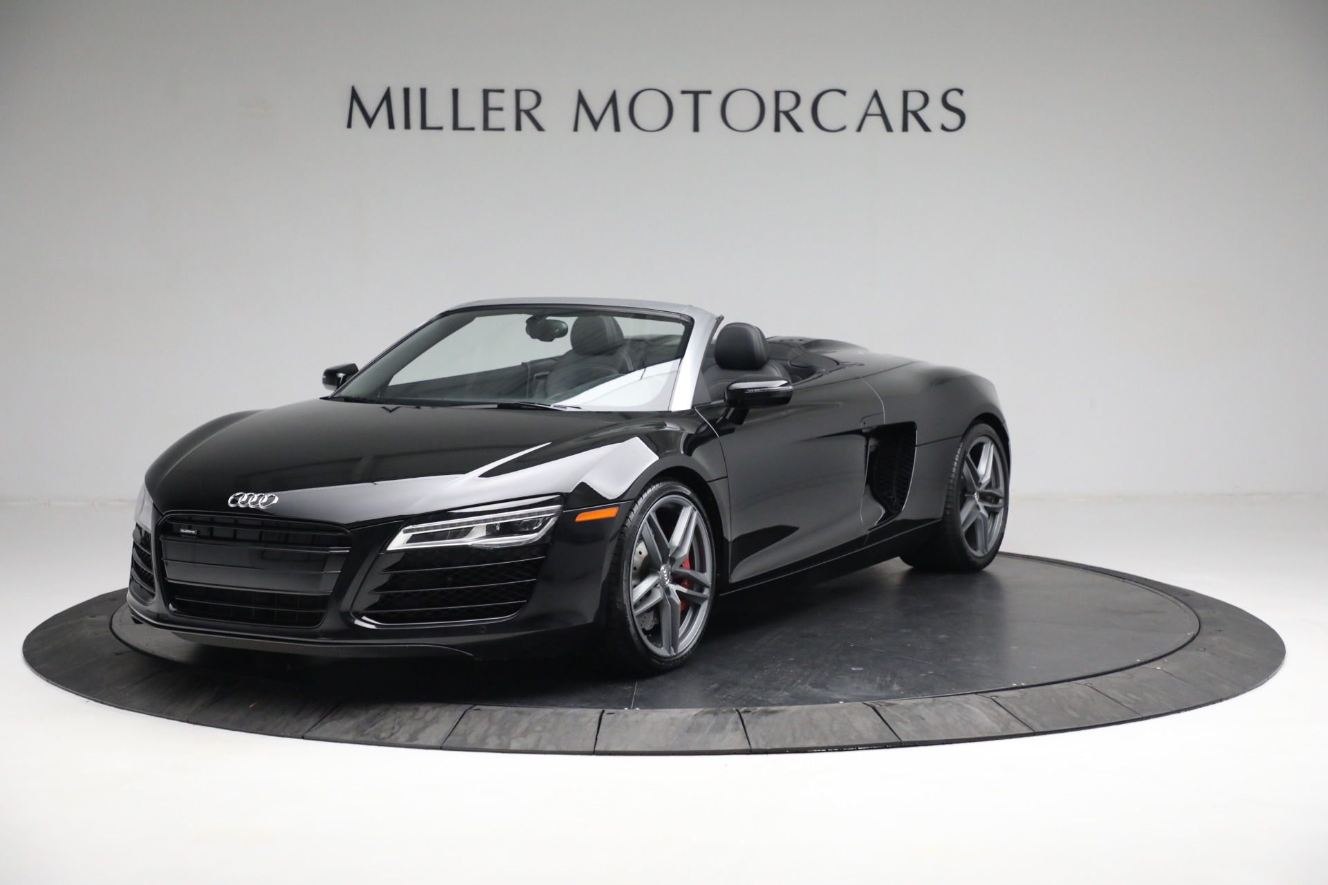 Used 2015 Audi R8 4.2 quattro Spyder for sale $109,900 at Aston Martin of Greenwich in Greenwich CT 06830 1