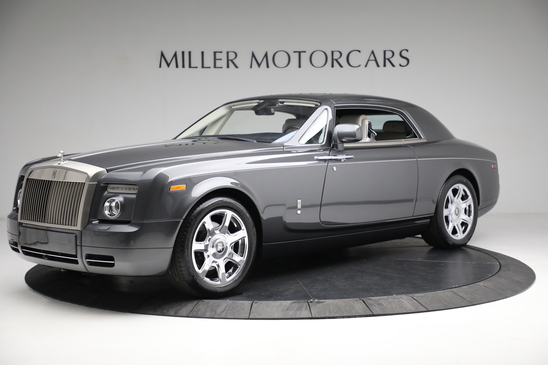 Những hình ảnh cực độc về cặp RollsRoyce Phantom rồng vừa hạ cánh xuống  Việt Nam  Giáo dục Việt Nam