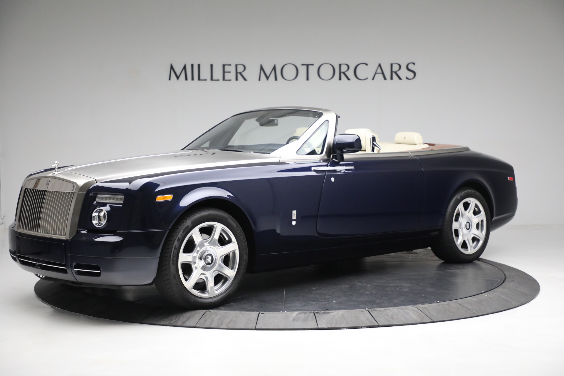 Used 2011 Rolls-Royce Phantom Drophead Coupe for sale Sold at Aston Martin of Greenwich in Greenwich CT 06830 1