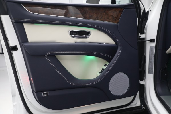 Used 2021 Bentley Bentayga Hybrid Hybrid for sale $189,900 at Aston Martin of Greenwich in Greenwich CT 06830 16