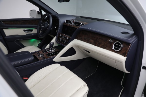 Used 2021 Bentley Bentayga Hybrid Hybrid for sale $189,900 at Aston Martin of Greenwich in Greenwich CT 06830 24