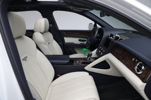 Used 2021 Bentley Bentayga Hybrid Hybrid for sale $189,900 at Aston Martin of Greenwich in Greenwich CT 06830 25