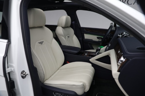 Used 2021 Bentley Bentayga Hybrid Hybrid for sale $189,900 at Aston Martin of Greenwich in Greenwich CT 06830 26