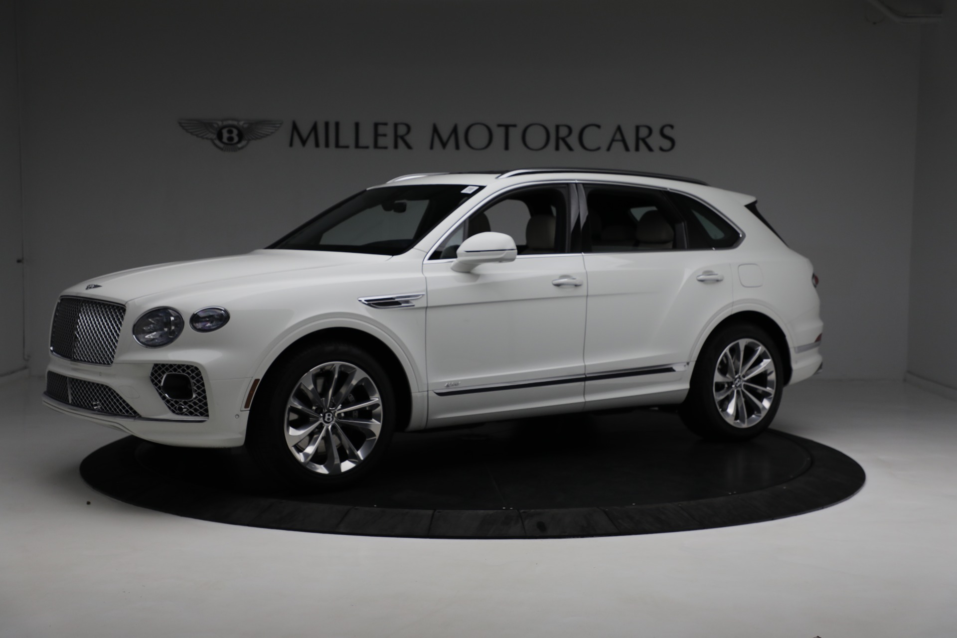 Used 2021 Bentley Bentayga Hybrid Hybrid for sale $189,900 at Aston Martin of Greenwich in Greenwich CT 06830 1