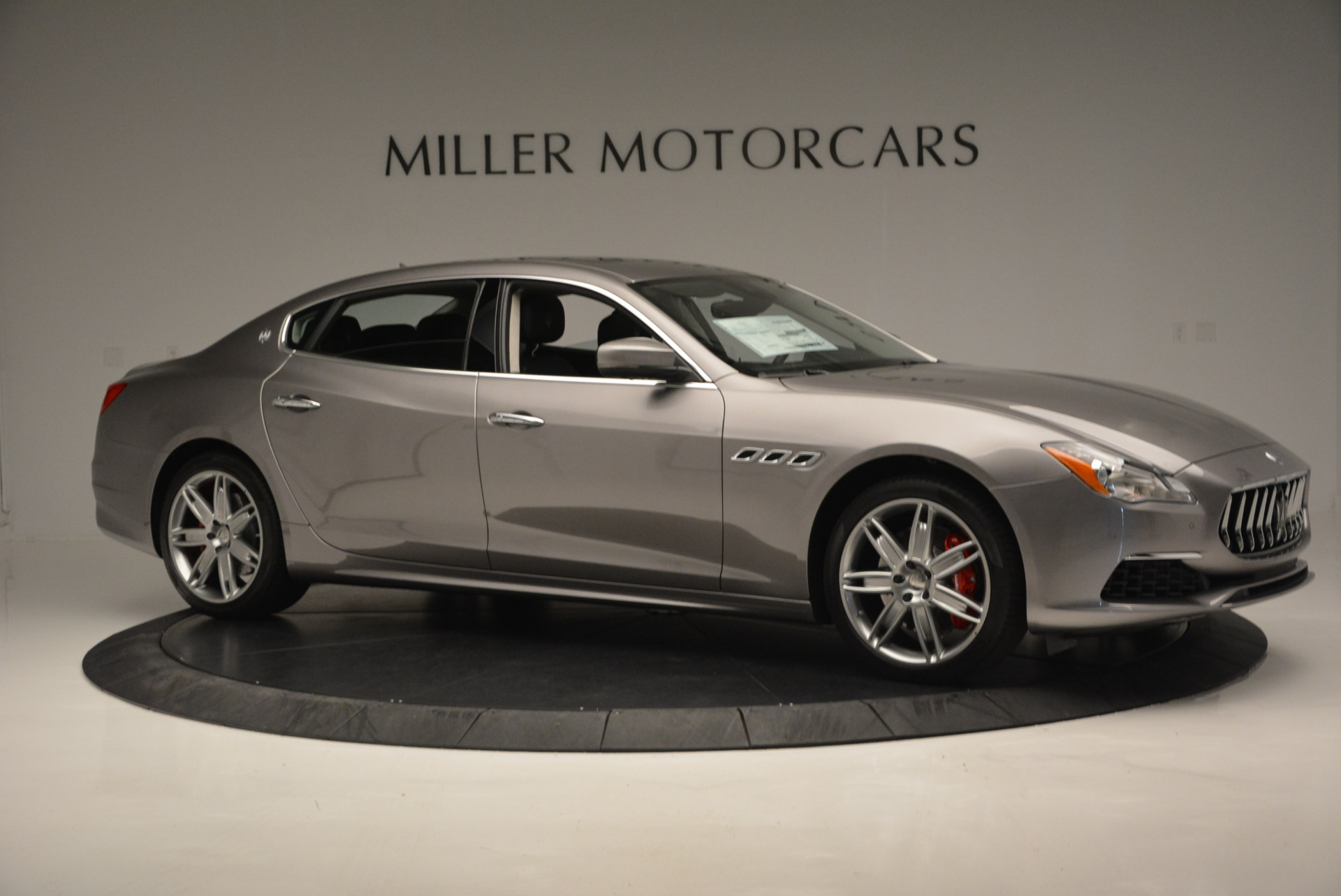 402-407 1/43 マセラティ Quattroporte GTS KESS-MODEL KE43014085 Scale 1/43 | MASERATI QUATTROPORTE