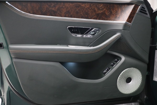 Used 2022 Bentley Flying Spur Hybrid for sale $214,900 at Aston Martin of Greenwich in Greenwich CT 06830 18