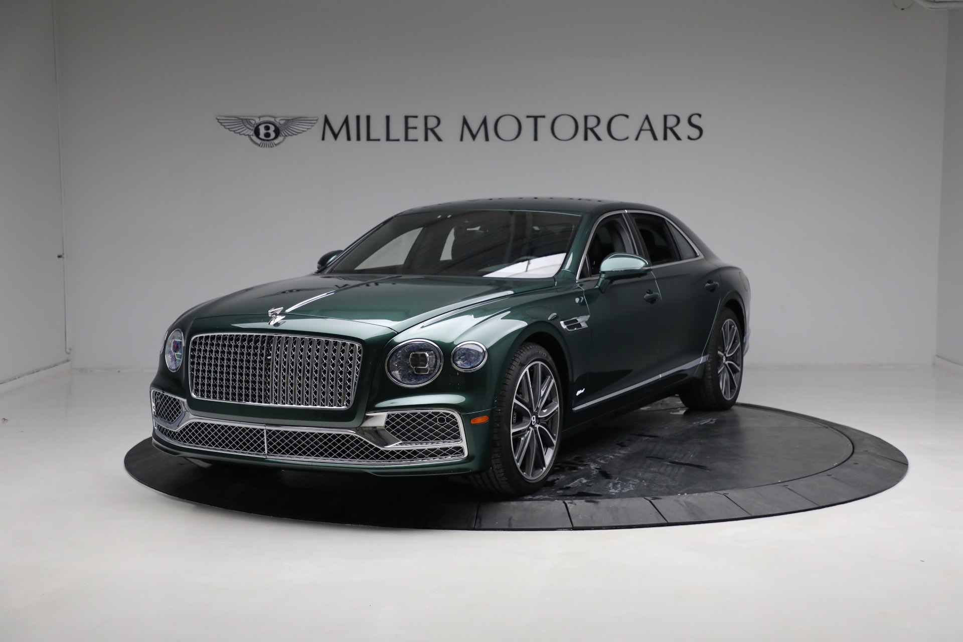 Used 2022 Bentley Flying Spur Hybrid for sale $214,900 at Aston Martin of Greenwich in Greenwich CT 06830 1