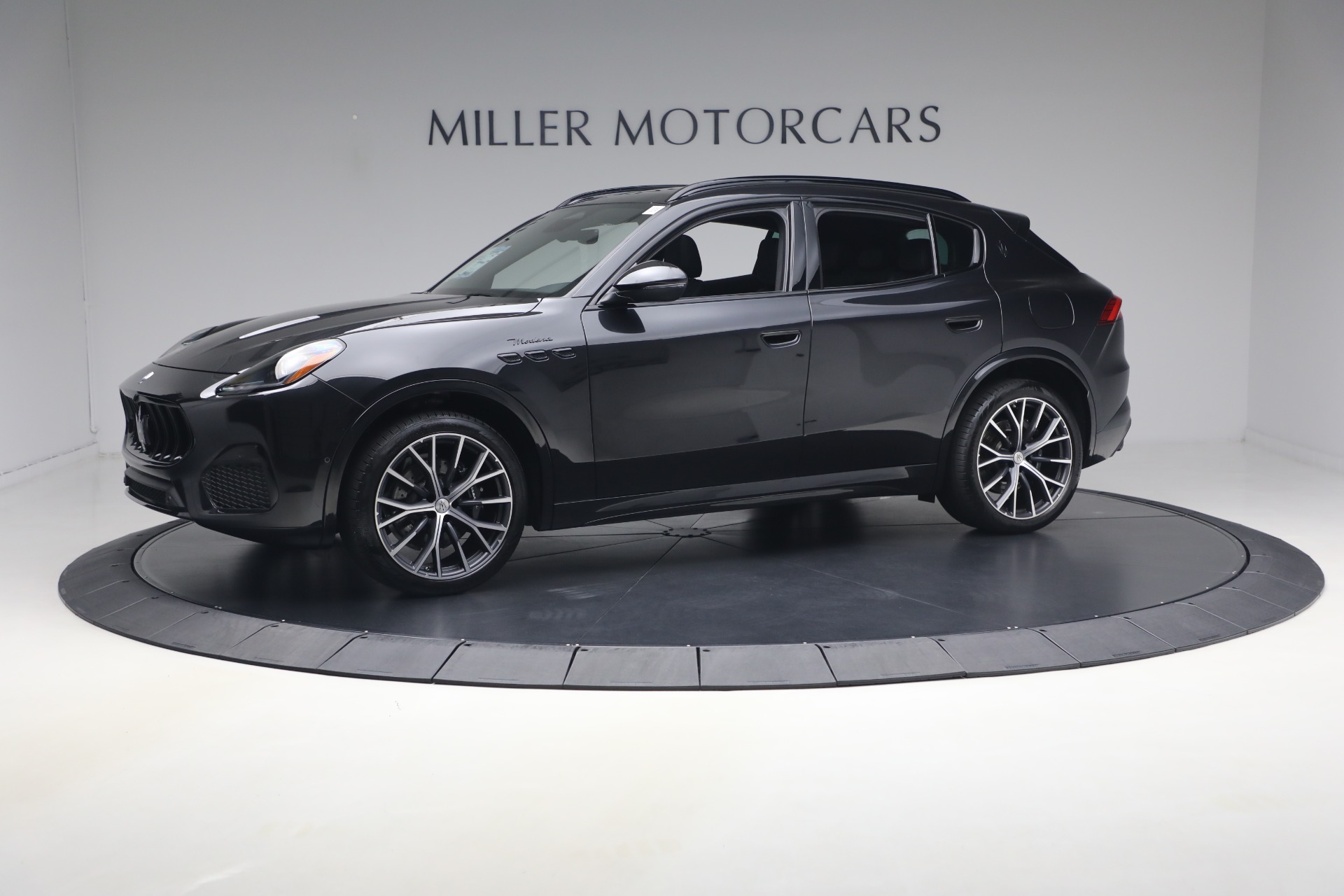 Used 2023 Maserati Grecale GT for sale $40,900 at Miller Motorcars Aston Martin in Greenwich CT 06830 1