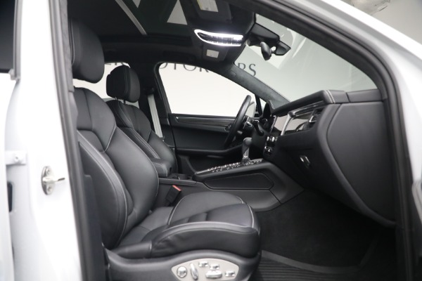 Used 2021 Porsche Macan Turbo for sale $84,900 at Aston Martin of Greenwich in Greenwich CT 06830 17