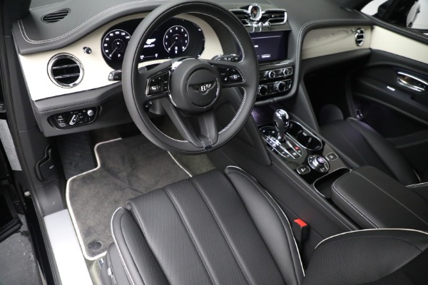 New 2023 Bentley Bentayga V8 for sale $238,470 at Aston Martin of Greenwich in Greenwich CT 06830 18