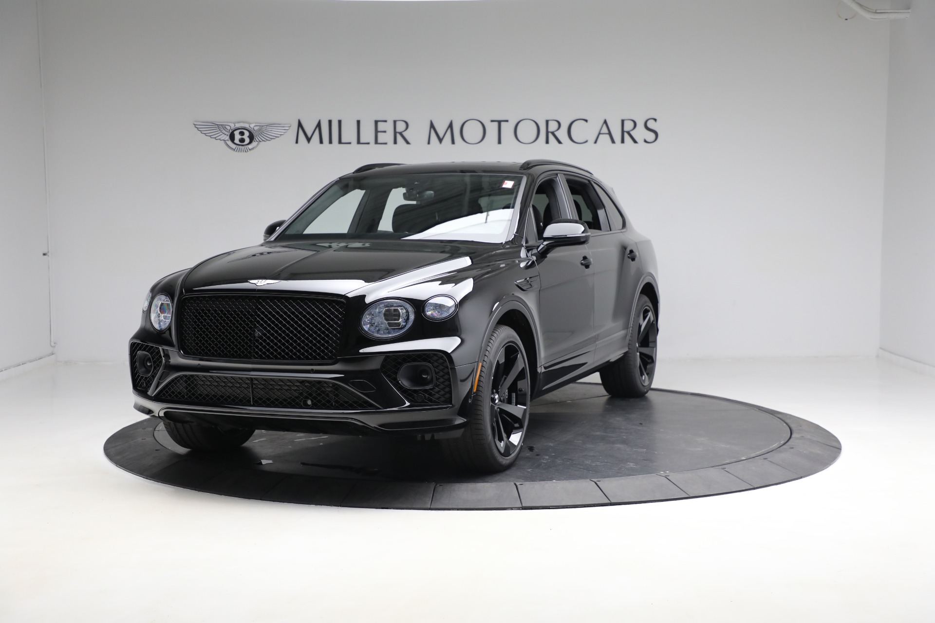 New 2023 Bentley Bentayga V8 for sale $238,470 at Aston Martin of Greenwich in Greenwich CT 06830 1