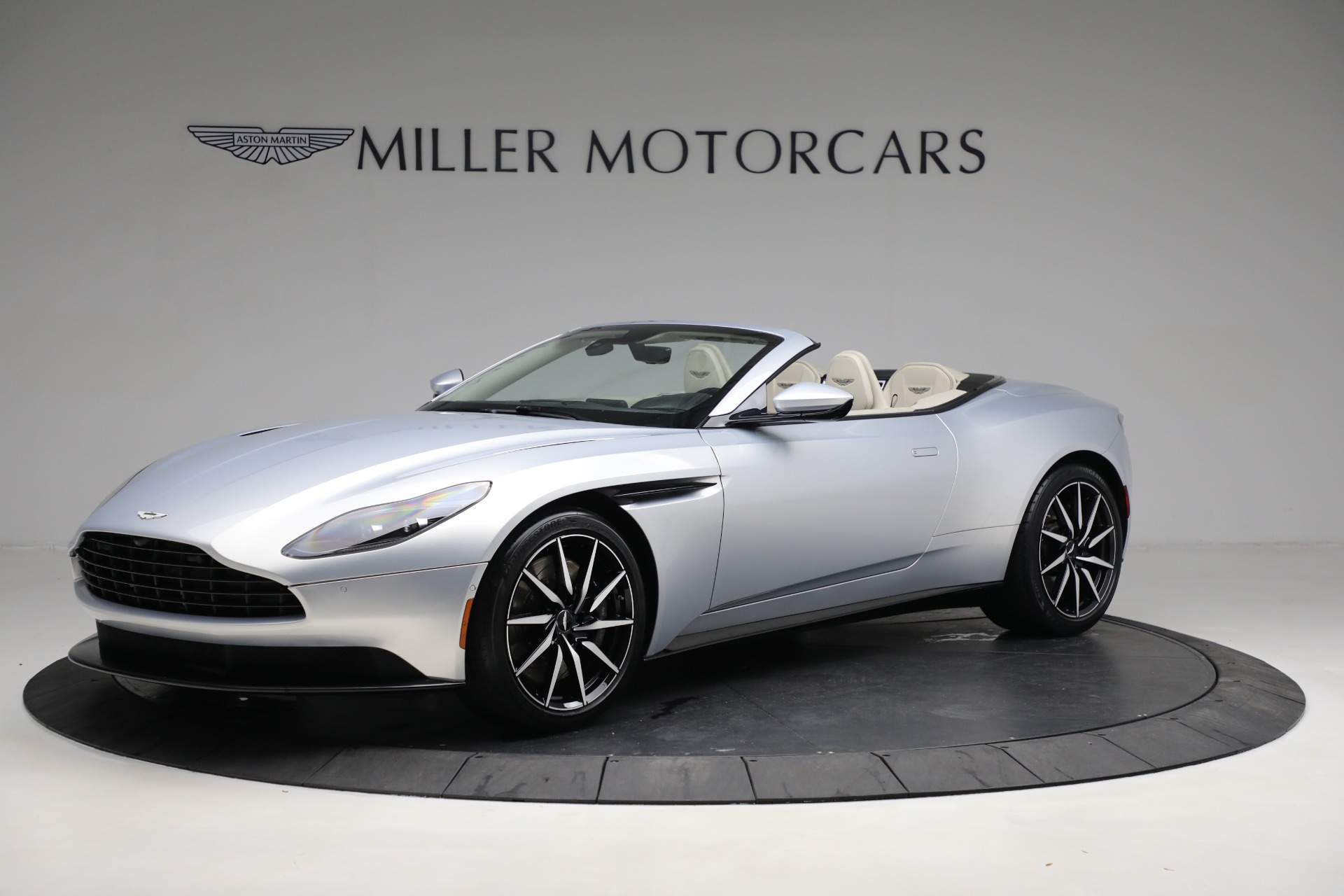 Used 2019 Aston Martin DB11 Volante for sale $145,900 at Aston Martin of Greenwich in Greenwich CT 06830 1