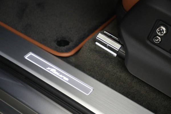 Used 2023 Bentley Bentayga EWB Azure V8 for sale $196,900 at Aston Martin of Greenwich in Greenwich CT 06830 19