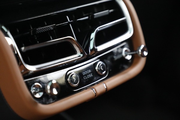 Used 2023 Bentley Bentayga EWB Azure V8 for sale $196,900 at Aston Martin of Greenwich in Greenwich CT 06830 25