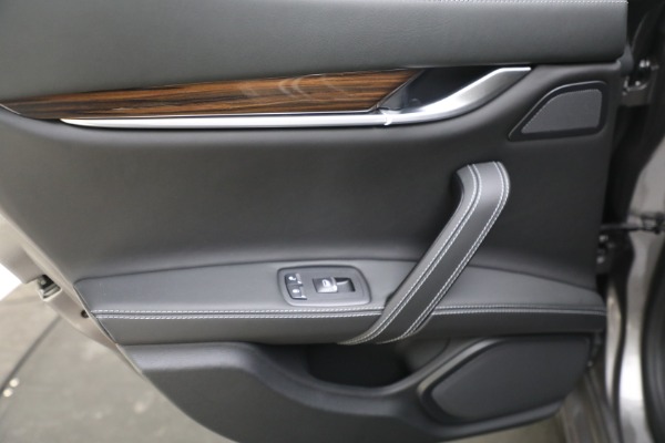 Used 2015 Maserati Ghibli S Q4 for sale $35,900 at Aston Martin of Greenwich in Greenwich CT 06830 25