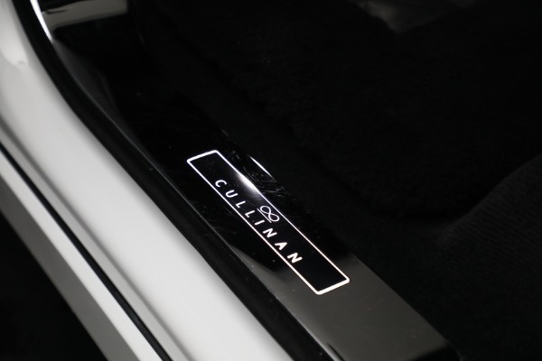 Used 2022 Rolls-Royce Black Badge Cullinan for sale $399,900 at Aston Martin of Greenwich in Greenwich CT 06830 19