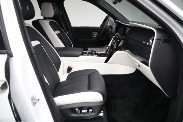 Used 2022 Rolls-Royce Black Badge Cullinan for sale $399,900 at Aston Martin of Greenwich in Greenwich CT 06830 27