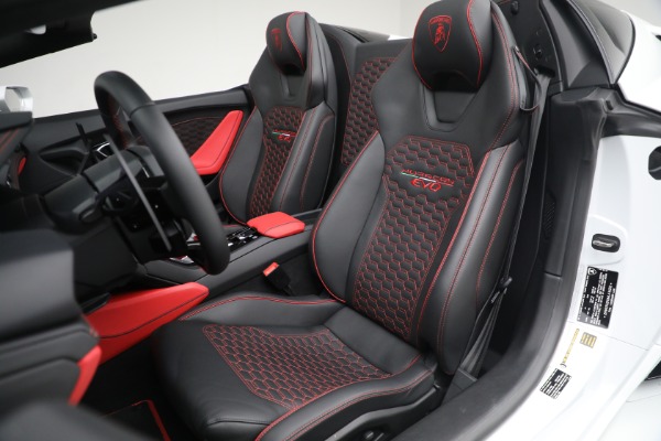 Used 2021 Lamborghini Huracan LP 610-2 EVO Spyder for sale $289,900 at Aston Martin of Greenwich in Greenwich CT 06830 25