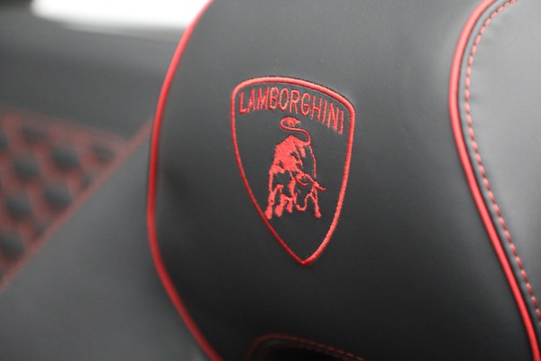 Used 2021 Lamborghini Huracan LP 610-2 EVO Spyder for sale $289,900 at Aston Martin of Greenwich in Greenwich CT 06830 27