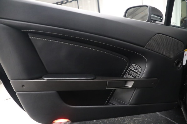 Used 2009 Aston Martin V8 Vantage Roadster for sale $59,900 at Aston Martin of Greenwich in Greenwich CT 06830 22