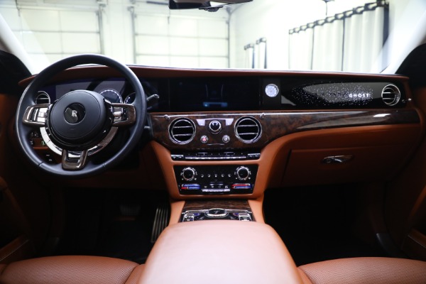 Used 2022 Rolls-Royce Ghost EWB for sale $325,895 at Aston Martin of Greenwich in Greenwich CT 06830 4
