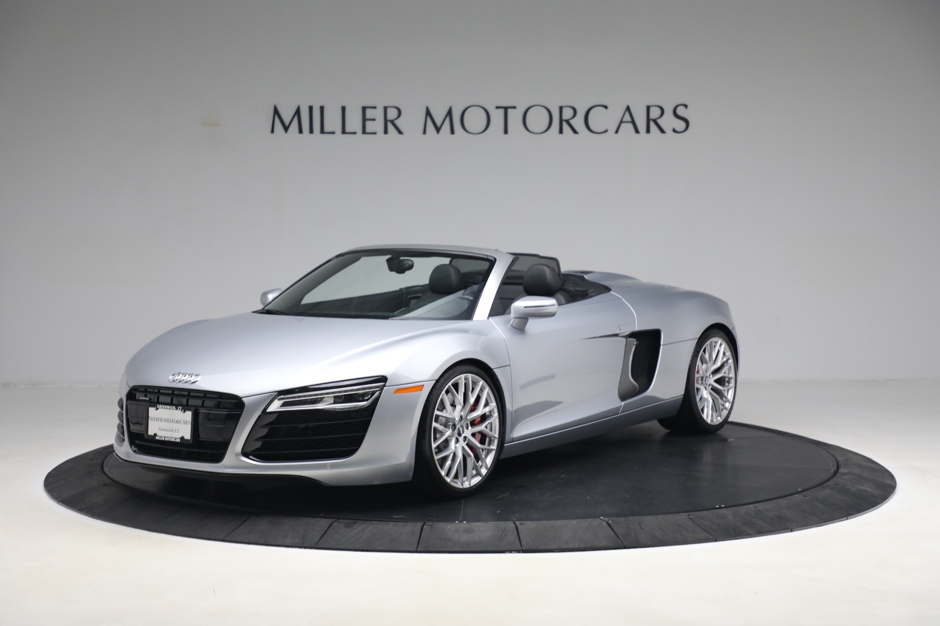 Used 2015 Audi R8 4.2 quattro Spyder for sale $149,900 at Aston Martin of Greenwich in Greenwich CT 06830 1