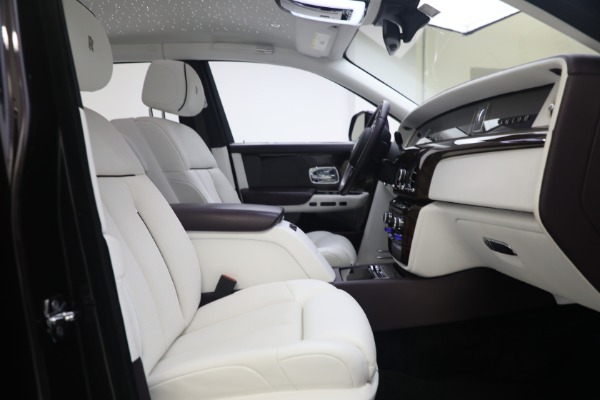 Used 2018 Rolls-Royce Phantom for sale $339,900 at Aston Martin of Greenwich in Greenwich CT 06830 14