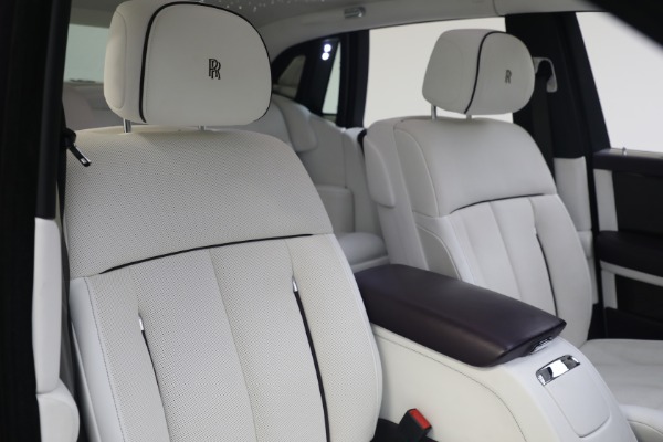 Used 2018 Rolls-Royce Phantom for sale Call for price at Aston Martin of Greenwich in Greenwich CT 06830 15