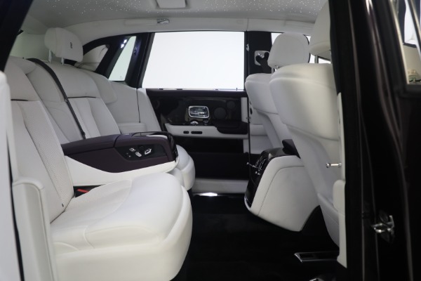Used 2018 Rolls-Royce Phantom for sale $339,900 at Aston Martin of Greenwich in Greenwich CT 06830 17