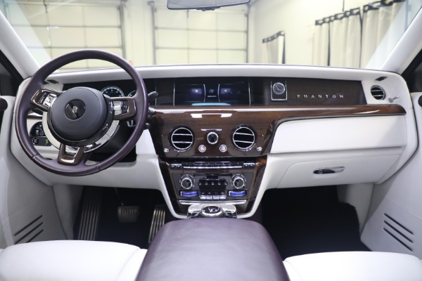 Used 2018 Rolls-Royce Phantom for sale Sold at Aston Martin of Greenwich in Greenwich CT 06830 4