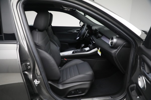 Used 2024 Alfa Romeo Tonale Hybrid Veloce for sale $28,900 at Miller Motorcars Aston Martin in Greenwich CT 06830 20