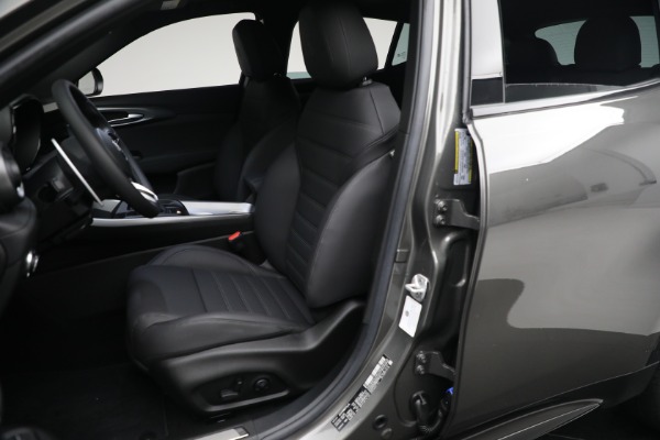 Used 2024 Alfa Romeo Tonale Hybrid Veloce for sale $28,900 at Miller Motorcars Aston Martin in Greenwich CT 06830 21