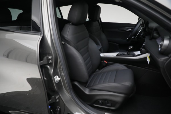 Used 2024 Alfa Romeo Tonale Hybrid Veloce for sale $28,900 at Miller Motorcars Aston Martin in Greenwich CT 06830 22