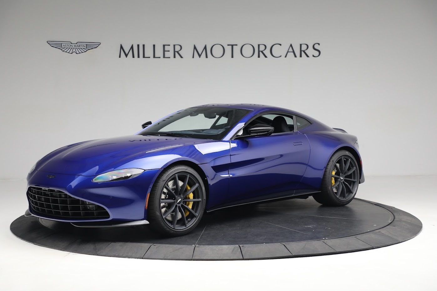 New 2023 Aston Martin Vantage V8 for sale $203,286 at Aston Martin of Greenwich in Greenwich CT 06830 1