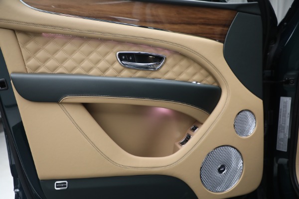 New 2023 Bentley Bentayga Azure Hybrid for sale Sold at Aston Martin of Greenwich in Greenwich CT 06830 18